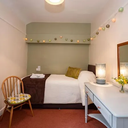 דירה Courtyard Flat - *