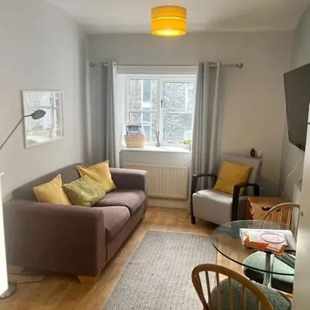 Courtyard Flat - Apartment