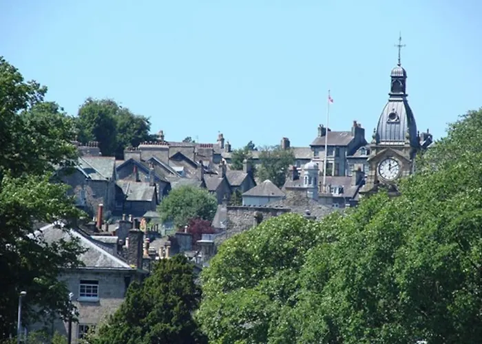 Apartment Courtyard Flat - *