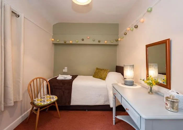 Apartment Courtyard Flat - *